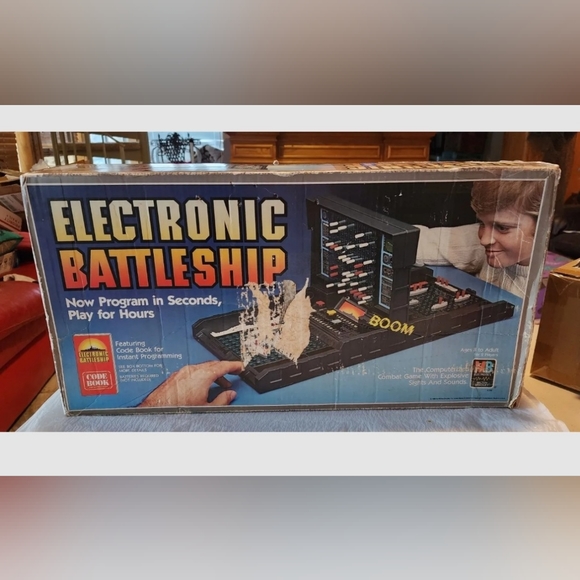 Milton Bradley Electronic Battleship Game Model  Vintage 1982 + Code Book - Picture 1 of 13